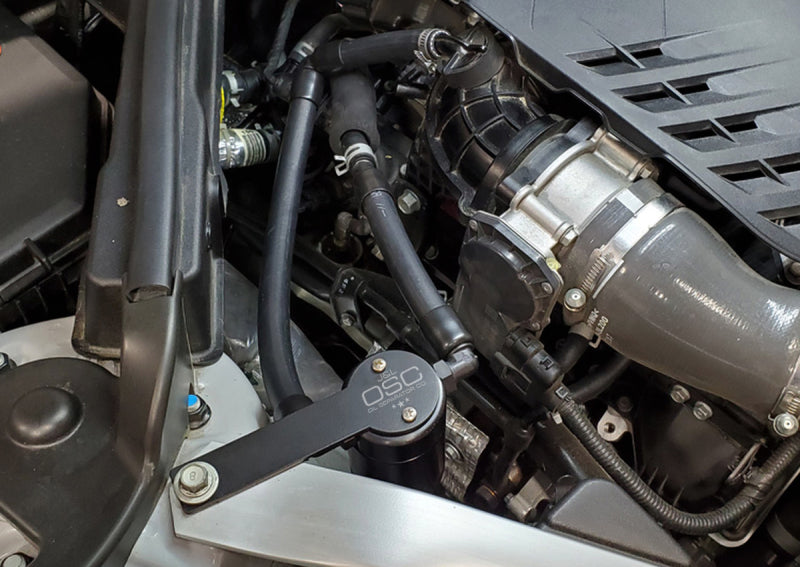 J&L 18-22 Kia Stinger GT 3.3TT Passenger Side Oil Separator 3.0 - Black Anodized - #3106P-B