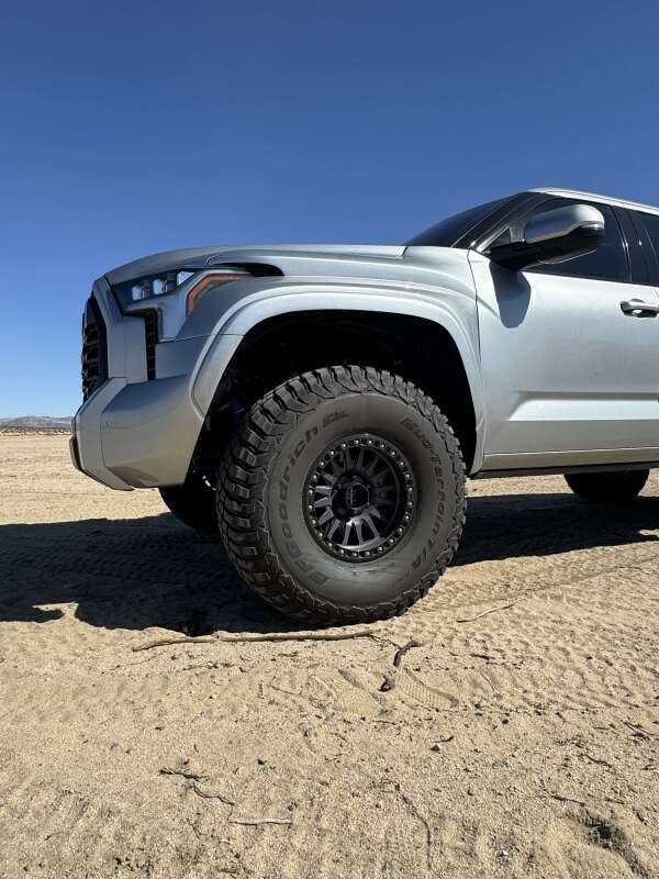 Camburg Engineering CAM-310217-K-BLU KINETIK Uniball Long Travel Kit +2 in Blue for 2022-2025 Toyota Tundra
