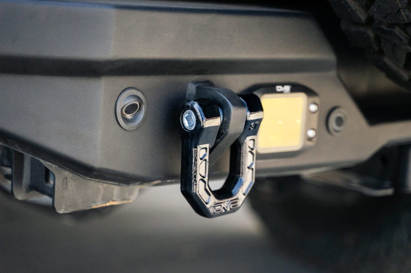 DV8 Offroad Elite Series D-Ring Shackles - Pair (Black) - #UNSK-01BL