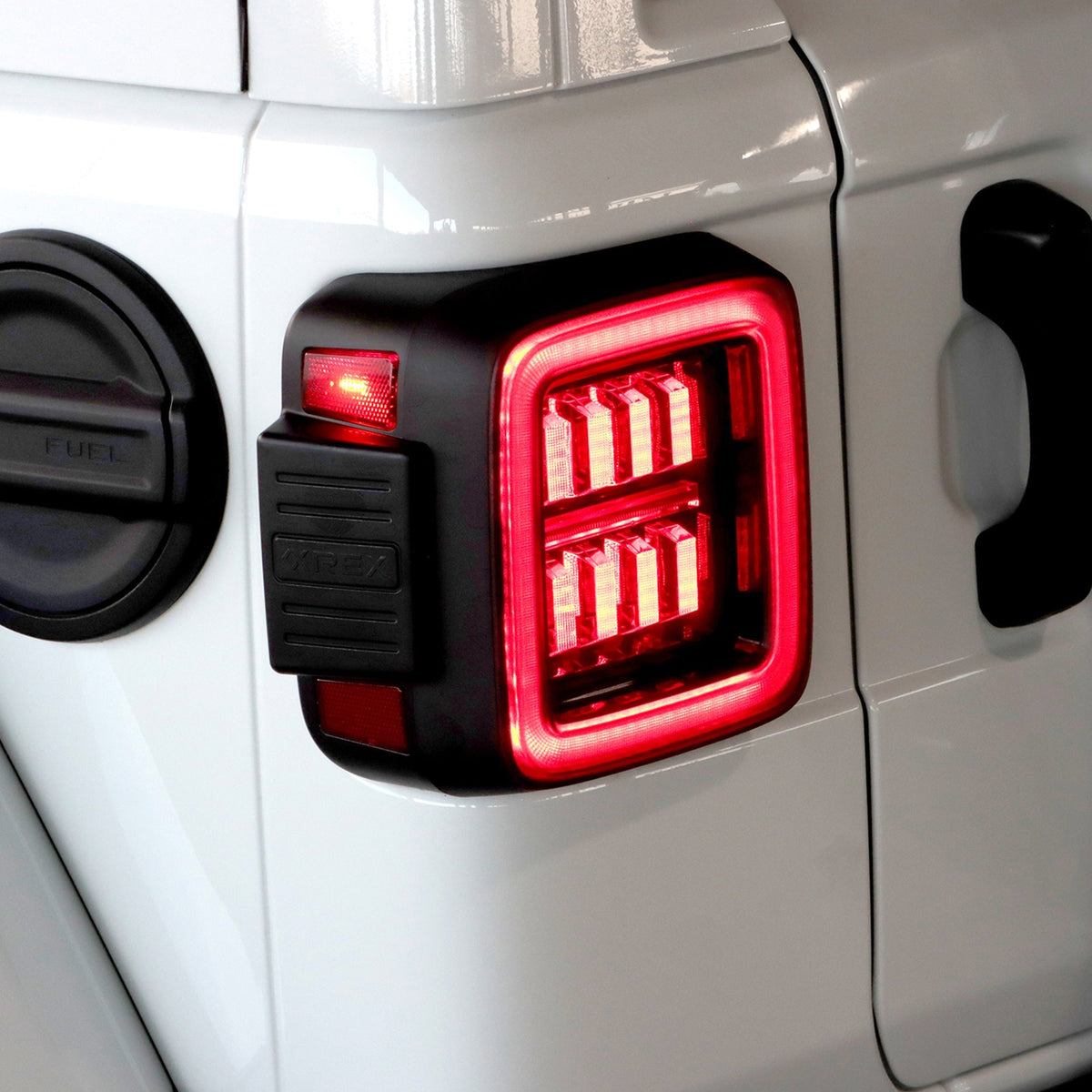 AlphaRex 602040 2018+ Jeep Wrangler JL NOVA-Series Prismatic LED Tail Lights - Black/Red