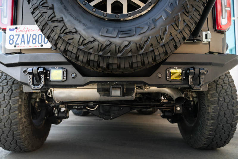 DV8 Offroad Elite Series D-Ring Shackles - Pair (Black) - #UNSK-01BL