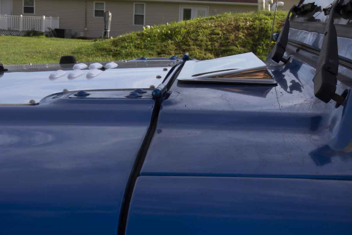 Kentrol 30520 Hood Vent Air Scoop for 1998-2006 Jeep Wrangler TJ LJ - Polished Silver