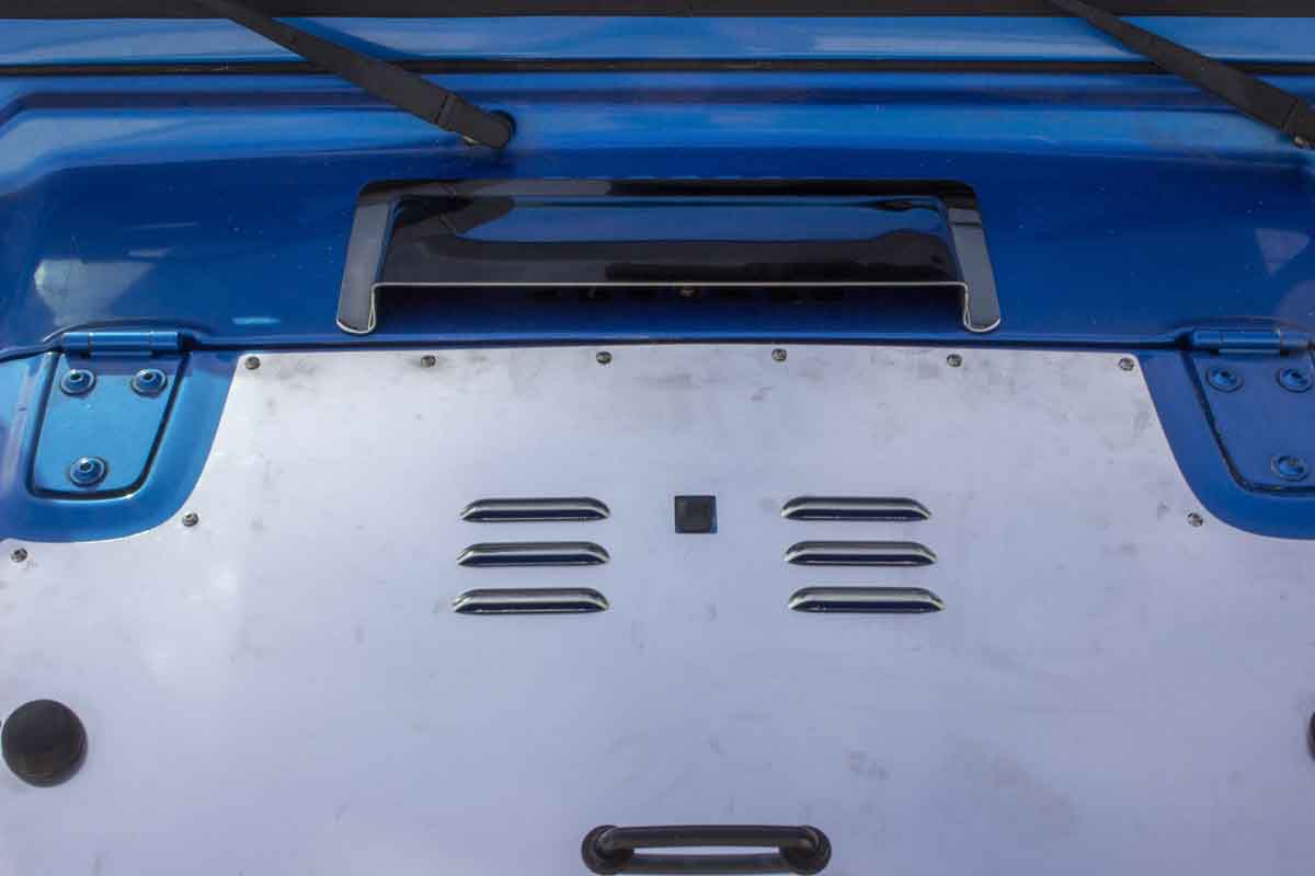 Kentrol 30520 Hood Vent Air Scoop for 1998-2006 Jeep Wrangler TJ LJ - Polished Silver