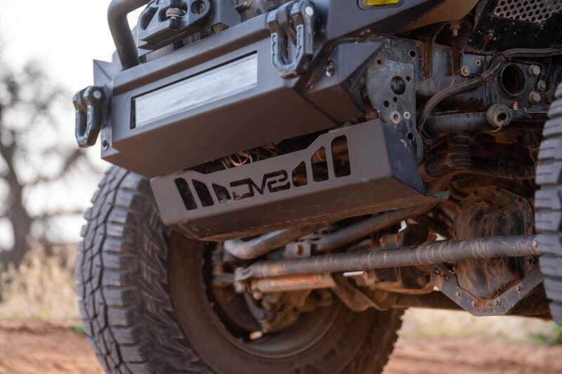 DV8 Offroad 18-23 Jeep Wrangler JL/JT Front Bumper Sway-Bar Disconnect Motor Skid Plate - #SPJL-02