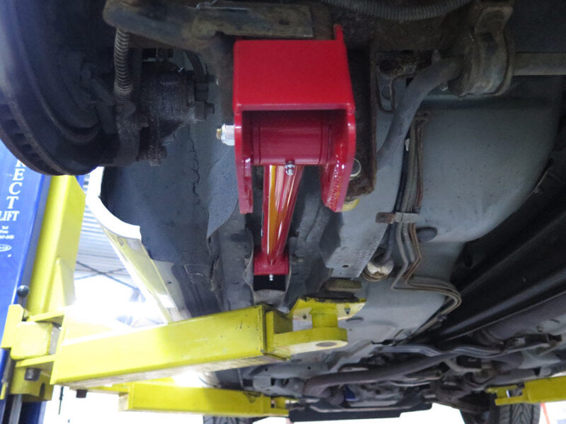 UMI Performance 201529-R Lower Control Arm and Panhard Bar Kit Red