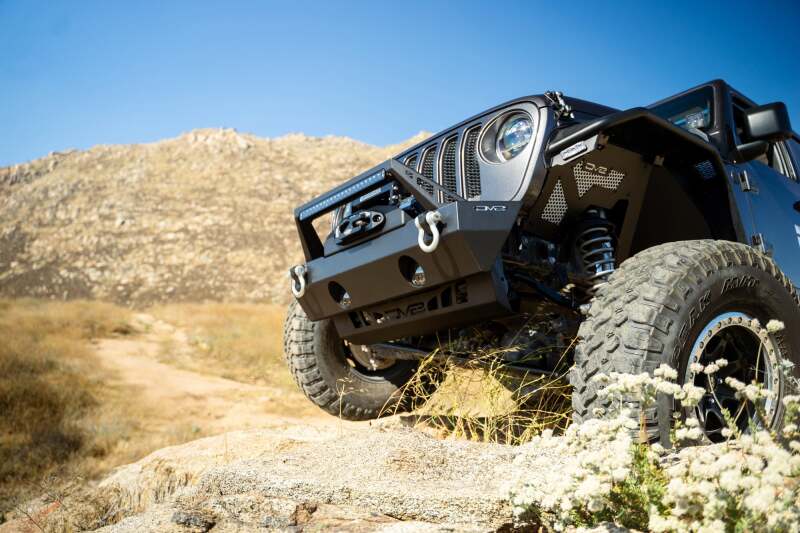 DV8 Offroad 18-23 Jeep Wrangler JL/JT Front Bumper Sway-Bar Disconnect Motor Skid Plate - #SPJL-02