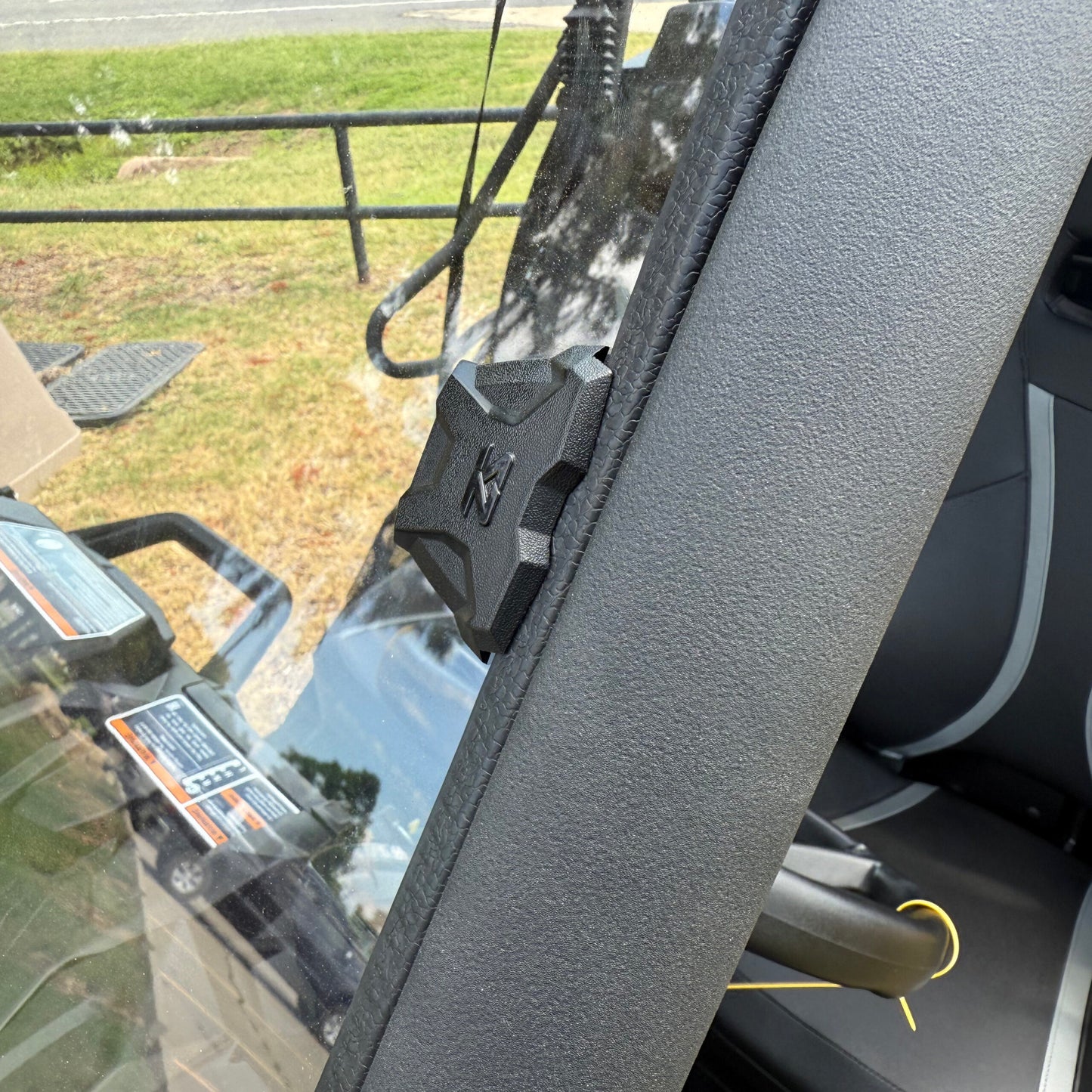 Seizmik 18-24 Can-Am Maverick Trail Vented Tool-Less Windshield UV 50-55330KIT