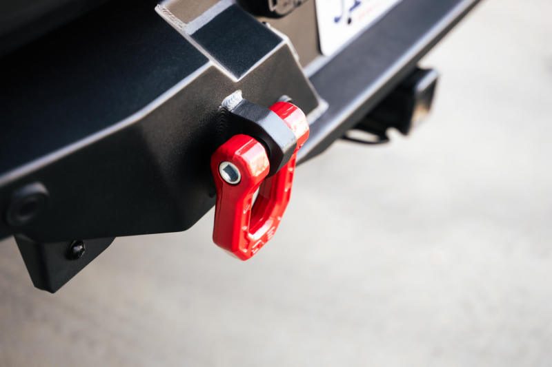 DV8 Offroad Elite Series D-Ring Shackles - Pair (Red) - #UNSK-01RD