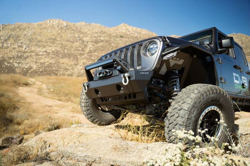 DV8 Offroad 18-23 Jeep Wrangler JL/JT Front Bumper Sway-Bar Disconnect Motor Skid Plate - #SPJL-02