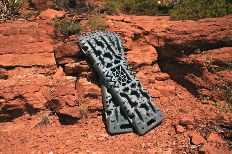 DV8 Offroad Recovery Traction Boards w/ Carry Bag - Olive - #RTB1-01OL