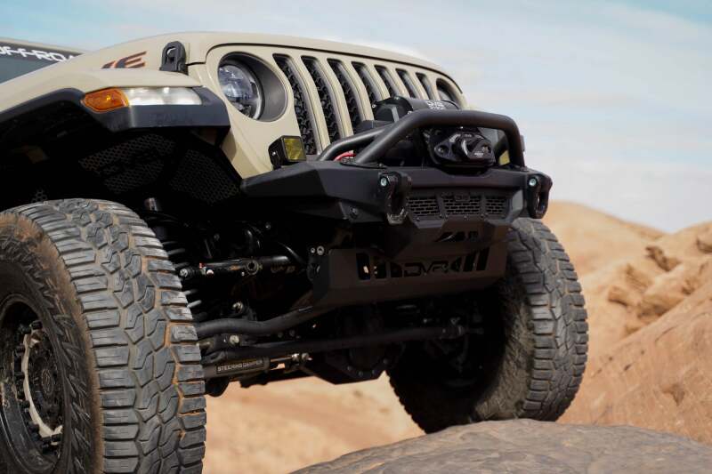 DV8 Offroad 18-23 Jeep Wrangler JL/JT Front Bumper Sway-Bar Disconnect Motor Skid Plate - #SPJL-02