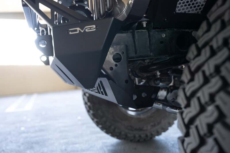 DV8 Offroad 18-23 Jeep Wrangler JL/JT Front Bumper Sway-Bar Disconnect Motor Skid Plate - #SPJL-02